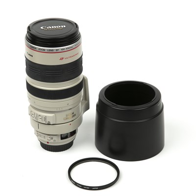 Lot 381 - A Canon lens EF 100-400mm f/4.5-5.6 L IS with...