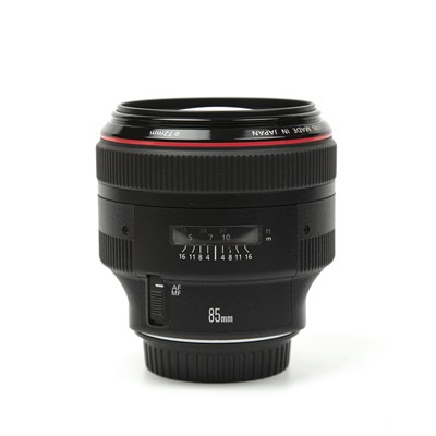 Lot 387 - A Canon lens EF 85mm f/1.2 L 11 USM with...