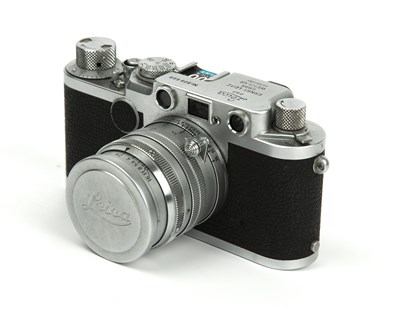 Lot 392 - A 1956 Leica IIf Rangefinder camera, Serial No....