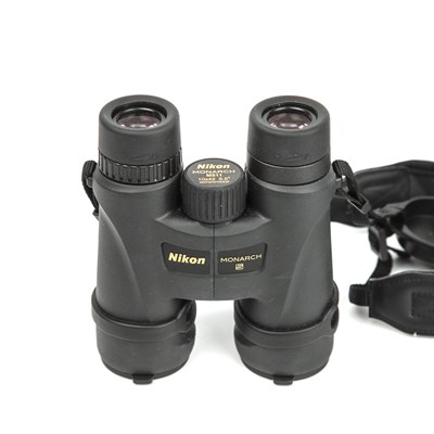 Lot 395 - A pair of Nikon Monarch M511 10 x 42 5.5...