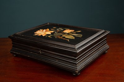 Lot 337 - An antique pietra dura inlaid box