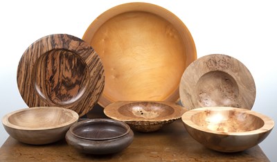 Lot 95 - Collection of treen or wood turned bowls...