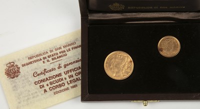 Lot 204 - A San Marino cased coin pair comprising of a...