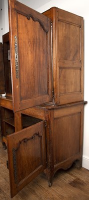 Lot 67 - Walnut cabinet in two parts/meuble à deux...