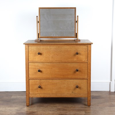 Lot 29 - Gordon Russell (1892-1980) Oak 'Coxwell' chest...