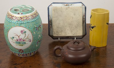 Lot 83 - Group of pieces Chinese, including a yellow...