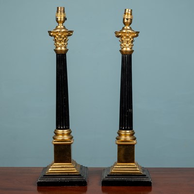 Lot 535 - A pair of modern table lamps