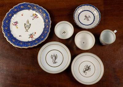 Lot 72 - A late 18th century English porcelain dessert plate