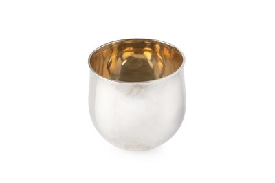 Lot 636 - A George V silver tumbler cup, of plain...