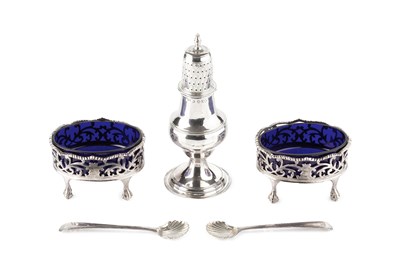 Lot 557 - A George III silver baluster sugar castor,...