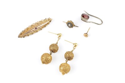 Lot 24 - A collection of Victorian and later jewellery,...