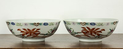 Lot 158 - Pair of polychrome bowls Chinese painted in...