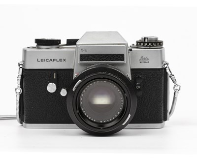 Lot 399A - A Leicaflex SL camera with a Leitz...