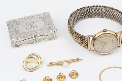 Lot 305 - A 9ct gold cased wristwatch, the circular dial...