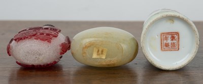 Lot 231 - Five snuff bottles Chinese including an agate...