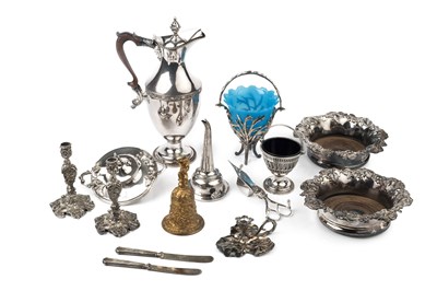 Lot 652 - A collection of 18th and 19th century silver...