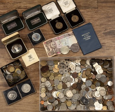 Lot 186 - Collection of coins both GB and world coinage,...