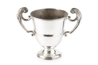 Lot 587 - An Edwardian silver twin handled trophy cup,...