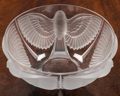 Lot 122 - A Lalique style glass bowl with moulded...