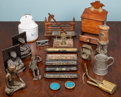 Lot 259 - A mixed quantity of metalware and other items...