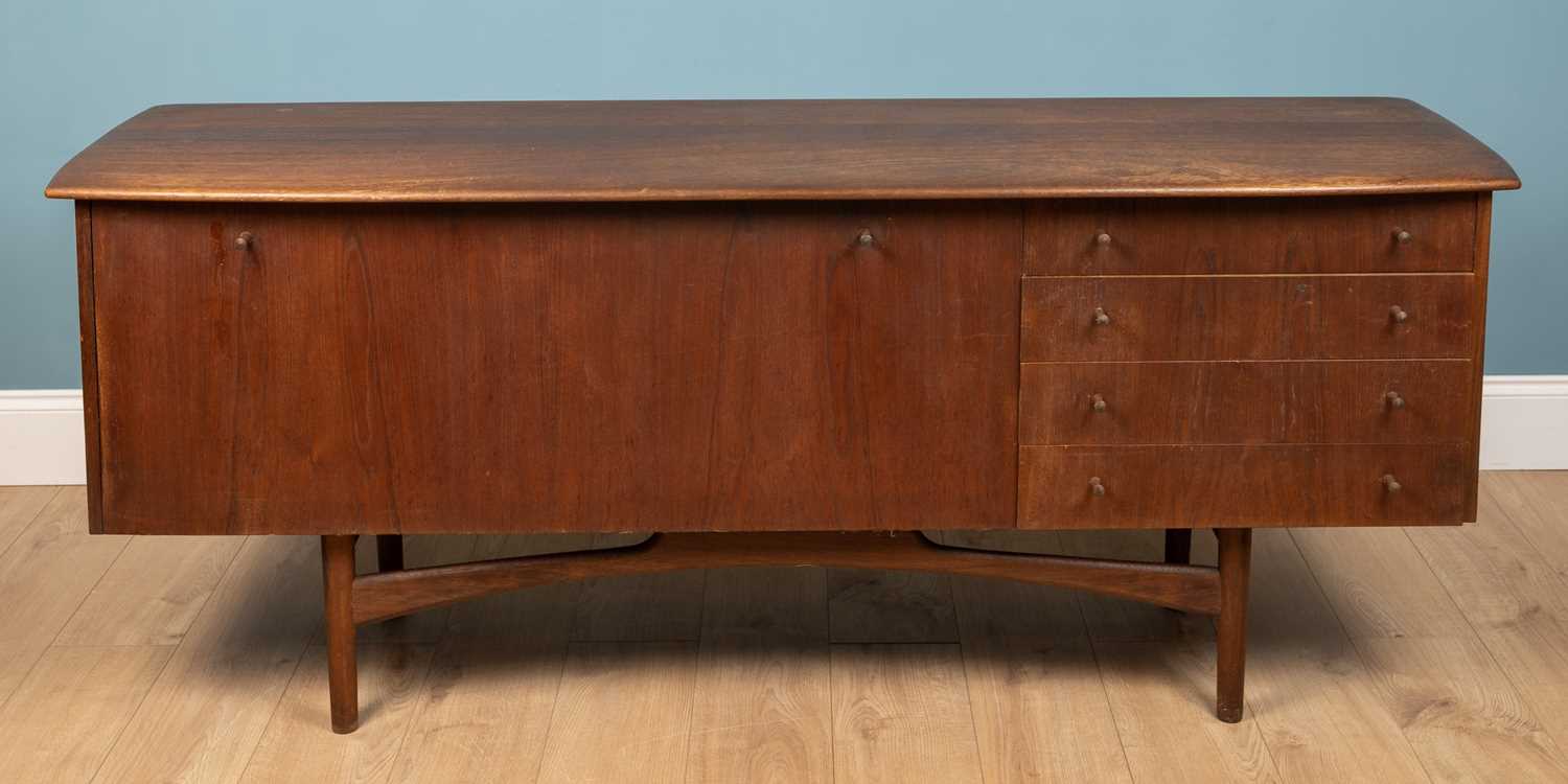 Lot 567 - A mid 20th century Dalescraft sideboard