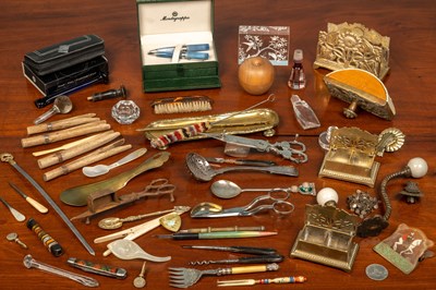 Lot 118 - A quantity of miscellaneous items to include...