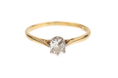 Lot 86 - A diamond single stone ring, the...