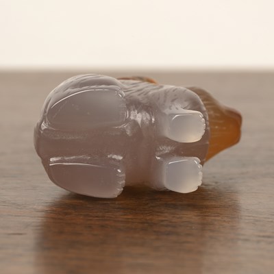 Lot 208 - Agate carving of a seated rabbit Chinese,...