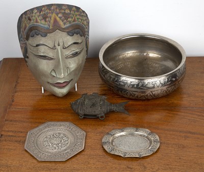 Lot 201 - Group of pieces to include a niello bowl, 19cm...