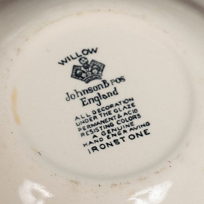 Lot 137 - A collection of Willow, Johnson Bros, England...