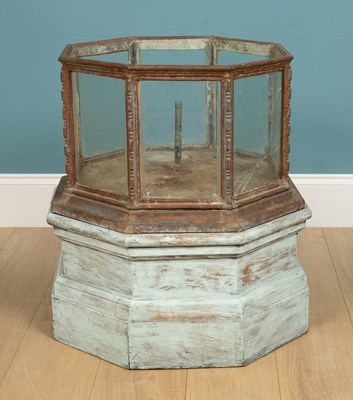 Lot 1184 - An Edwardian zinc conservatory fountain