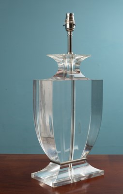 Lot 483 - A lucite table lamp