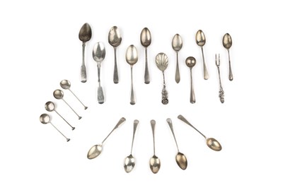 Lot 721 - A small collection of assorted silver...