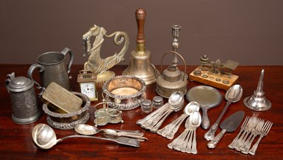 Lot 34 - A collection of metalware