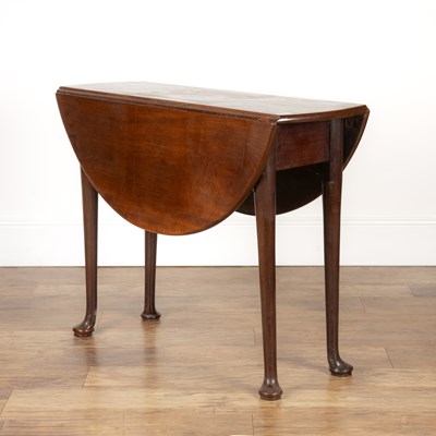 Lot 61 - Mahogany gate leg table George III, standing...