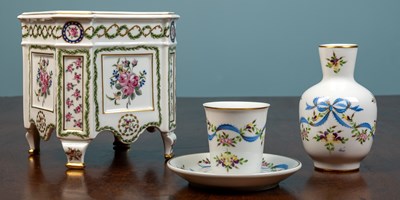 Lot 10 - A Haviland Limoges cachepot, porcelain with a...