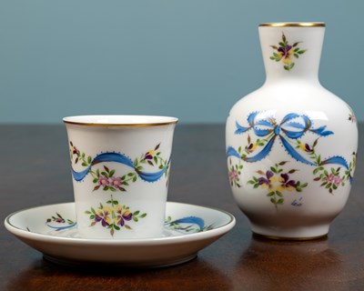 Lot 10 - A Haviland Limoges cachepot, porcelain with a...