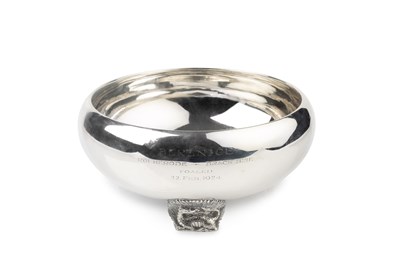 Lot 743 - A George V silver shallow bowl, on three feet...