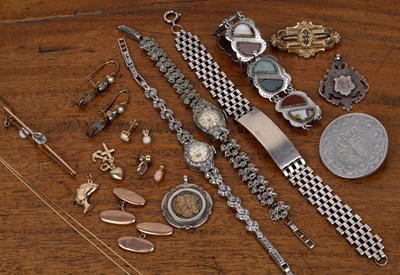 Lot 270 - Collection of miscellaneous jewellery...