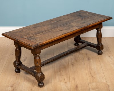 Lot 315 - An oak coffee table