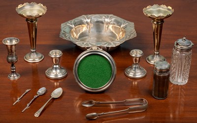 Lot 84 - A group of silver items to include a bowl, a...