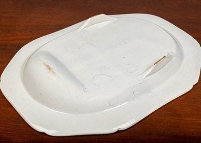 Lot 50 - A large octagonal serving platter, blue and...