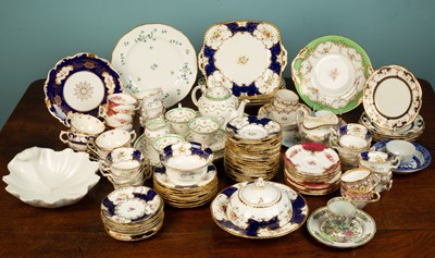 Lot 16 - An assortment of ceramics to include a...