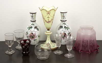 Lot 300 - Collection of ceramics and glassware...