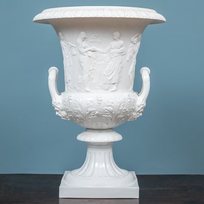 Lot 280 - A contemporary Ginori campana style urn or vase