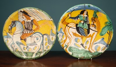 Lot 283 - A pair of Montelupo maiolica chargers