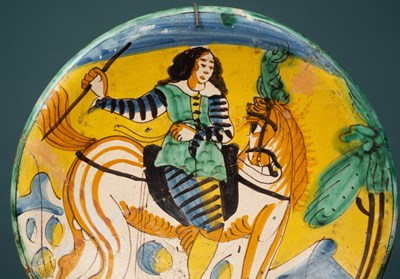 Lot 283 - A pair of Montelupo maiolica chargers
