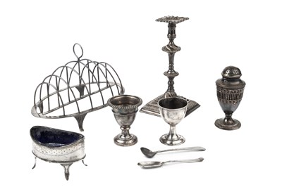 Lot 773 - A George III silver seven bar toast rack, the...