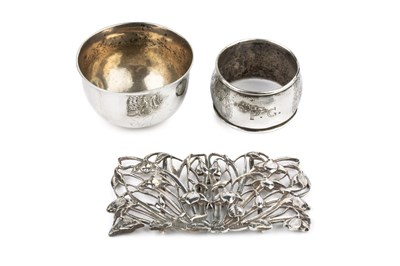 Lot 552 - An Edwardian silver two-piece belt buckle,...