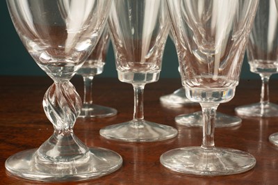 Lot 575 - A selection of Lalique glassware